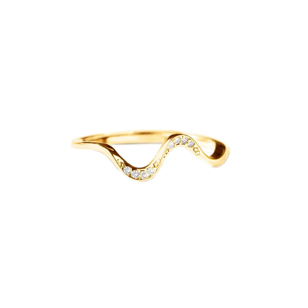Serene Gold Wave Ring