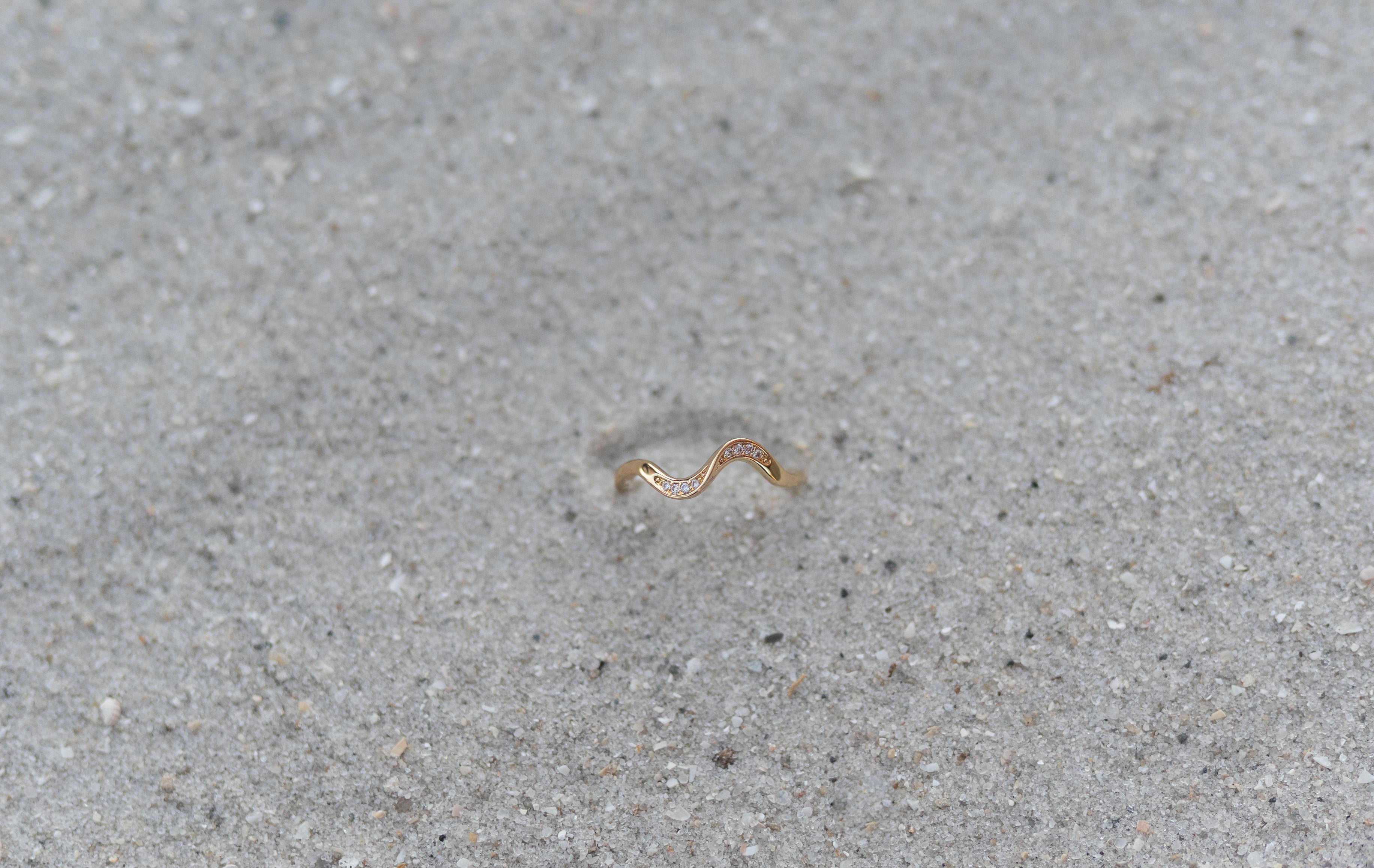 Serene Gold Wave Ring