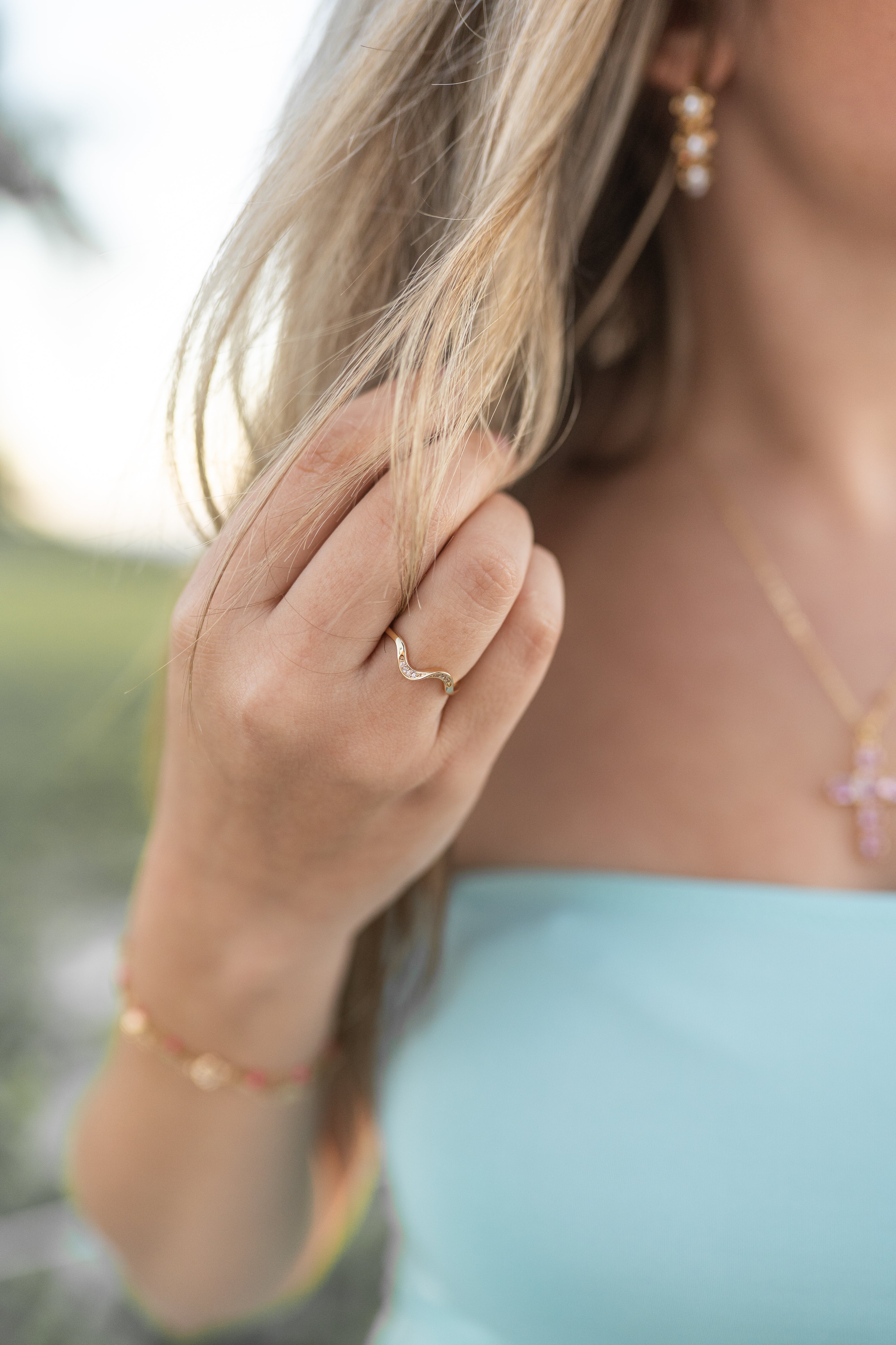 Serene Gold Wave Ring